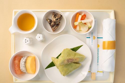 Vietnam Airlines mang hương vị Tết cổ truyền lên những chuyến bay