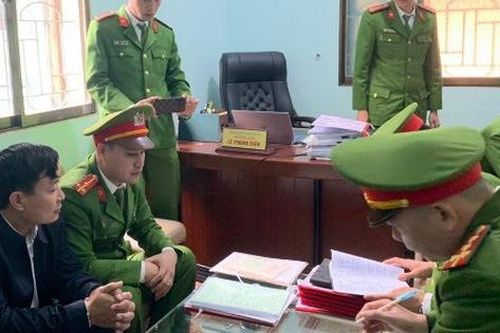 Nghệ An: Bắt 2 lãnh đạo ban quản lý rừng gây thiệt hại gần 400 triệu đồng