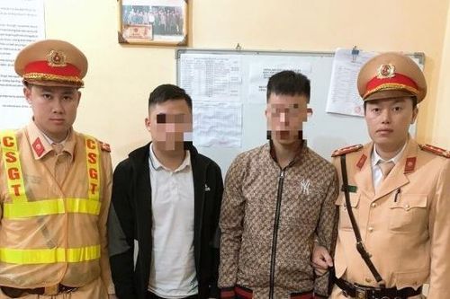 Bắt đối tượng vận chuyển pháo trên xe ô tô tải