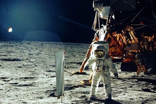 NASA cho Nhà Trắng mượn đá Mặt Trăng 3,9 tỷ năm tuổi