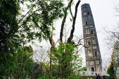 Công trình nghìn tuổi ở Trung Quốc nghiêng hơn tháp Pisa