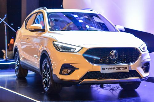 Ôtô Thái Lan ồ ạt về Việt Nam trước Tết