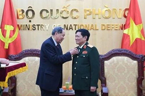 Trao Kỷ niệm chương 'Vì nạn nhân chất độc da cam' tặng Đại tướng Ngô Xuân Lịch