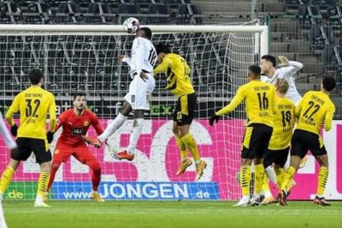 Đấu sớm vòng 18 Bundesliga: Monchengladbach vượt qua Dortmund với tỉ số 4-2