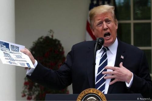 Ngân hàng ở Florida đóng tài khoản của ông Trump