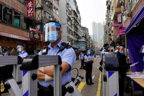 Hong Kong phong tỏa khu vực có 10.000 người để xét nghiệm COVID bắt buộc