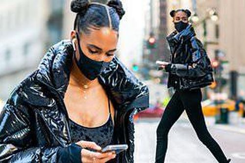 Siêu mẫu cao 1m82 khoe chân dài miên man trên đường phố New York