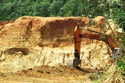 Công ty ở Bình Định bị phạt tiền tỷ vì khai thác đất 'nhầm' vị trí