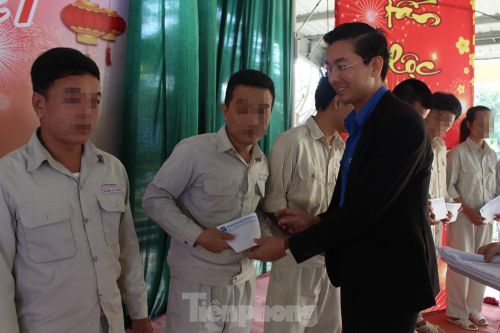 Mang Xuân sớm đến với những mảnh đời lầm lỡ