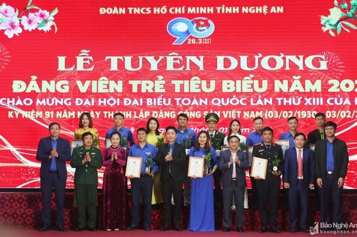 Nghệ An tuyên dương 13 đảng viên trẻ tiêu biểu