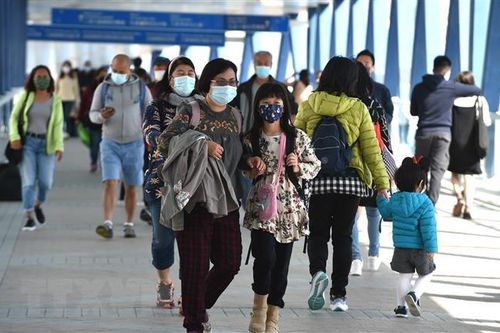 Hong Kong lần đầu tiên phong tỏa một khu vực dân cư vì COVID-19