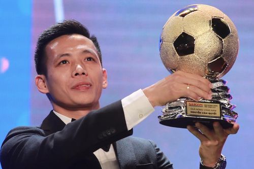Văn Quyết bất ngờ giành danh hiệu Vận động viên tiêu biểu nhất toàn quốc 2020