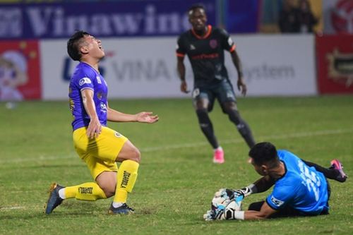 Hà Nội FC thua trận thứ hai liên tiếp, tiếp tục đứng cuối bảng xếp hạng