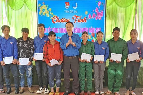 Tỉnh Đoàn Gia Lai 'Đón Tết cùng thanh niên công nhân'