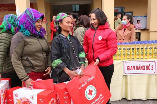 Mang ''Xuân yêu thương - Tết nghĩa tình'' đến với người có hoàn cảnh khó khăn