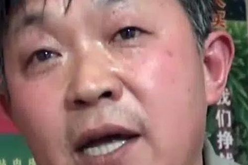 Mưu sinh bằng nghề bán khoai lang, người đàn ông khiến bao người trầm trồ