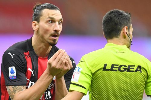 Milan vô địch lượt đi dù thua 0-3