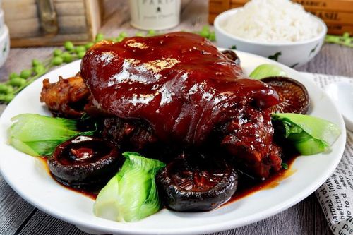 Cách hầm chân giò với nước tương chuẩn vị