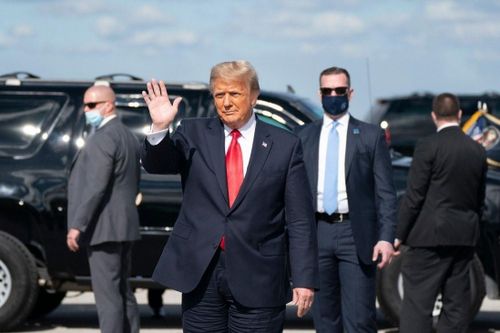 Vì sao quê nhà từ chối đặt tên sân bay theo ông Trump?