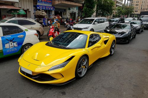 Ferrari F8 Spider cùng dàn siêu xe xuất hiện tại TP.HCM