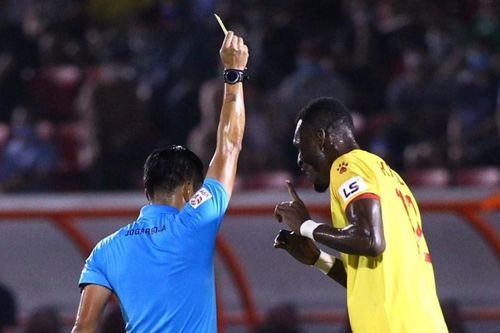 HLV Phạm Minh Đức: 'Bóng đá Việt Nam phải có VAR'