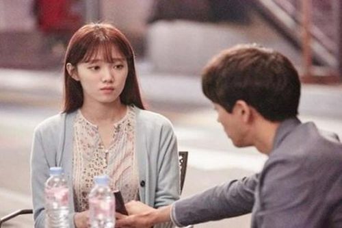 Dấu hiệu chồng lén lút với trà xanh, chị em cẩn thận kẻo 'ăn quả đắng'