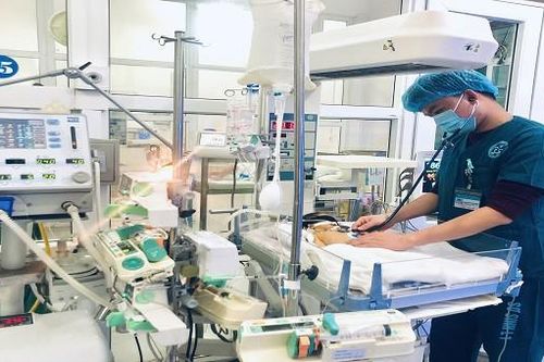 Thiếu vitamin K, bé sơ sinh 22 ngày tuổi chảy máu não