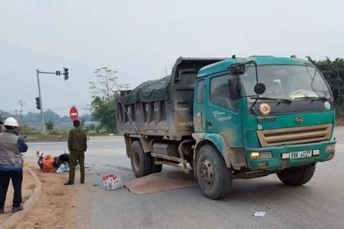 Cô gái bị xe chở đất tông tử vong ở Vĩnh Phúc