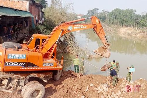 Hủy nổ thành công quả bom 'khủng' sót lại sau chiến tranh tại Cẩm Xuyên