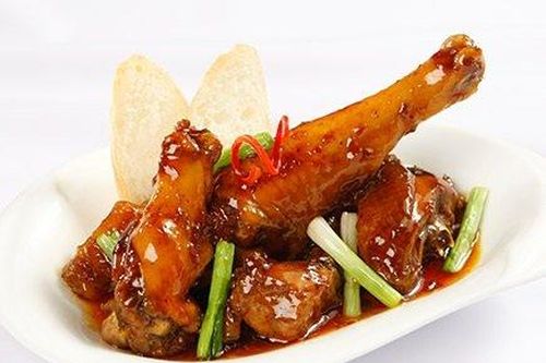 Món ngon cuối tuần: Cách nấu gà rô ti nước dừa đậm đà, hấp dẫn
