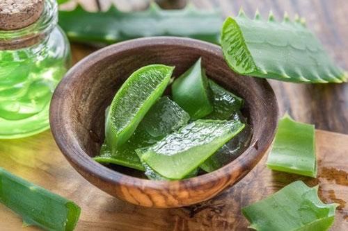 3 công thức làm trắng da với nha đam ai cũng làm được