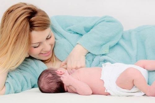 Mẹ chỉ cần làm điều này sau sinh sẽ có ngay vòng eo thon như gái 18