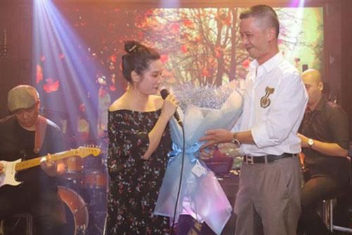 Thanh Thanh Hiền nâng đỡ ca sĩ U50