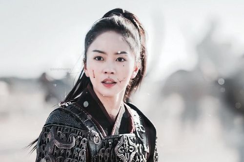 Kim So Hyun hóa nữ tướng: Quả là em gái của Gong Yoo