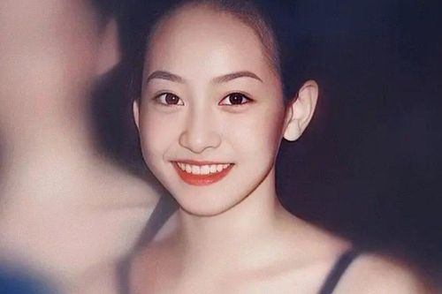 Nhan sắc của Tống Thiến qua những bức hình thời thơ ấu