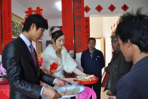 Nghĩ vợ không dám giận, chú rể có hành động quá đáng với bố vợ trong đám cưới và cái kết