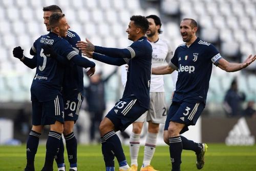 Ronaldo tịt ngòi, Juventus vẫn thắng cách biệt để đeo bám Milan