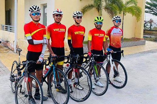 Đội tuyển xe đạp đường trường Việt Nam tập huấn chuẩn bị cho SEA Games 31