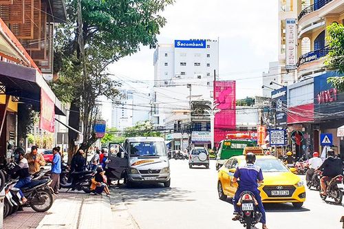 Loạn 'xe dù' ngày cận Tết