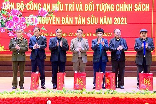 Gặp mặt cán bộ Công an hưu trí và đối tượng chính sách