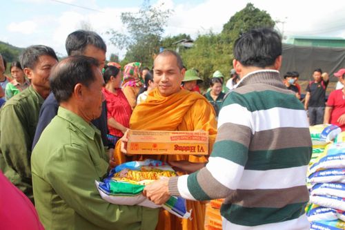 Đắk Nông: Tịnh xá Ngọc Đạt trao 200 phần quà tại xã Đăk R'măng