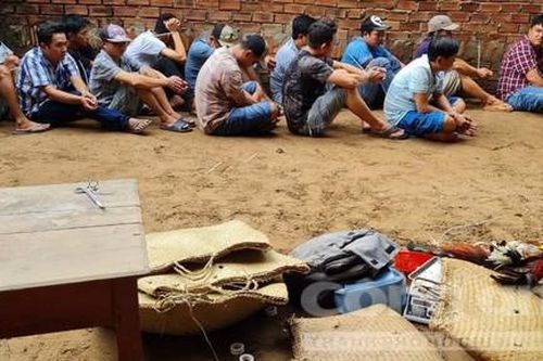 Phá sòng bạc của gã trùm đá gà, thu giữ hơn 800 triệu đồng