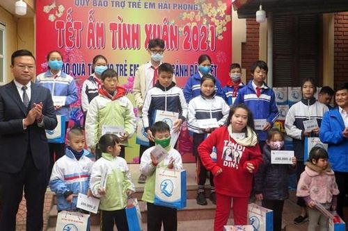 Hải Phòng: Trao 450 tặng suất quà Tết tặng trẻ em có hoàn cảnh đặc biệt