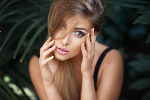 7 món mỹ phẩm không nên phí tiền mua