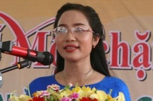 Nữ hiệu trưởng bị tống tiền bằng clip nhạy cảm