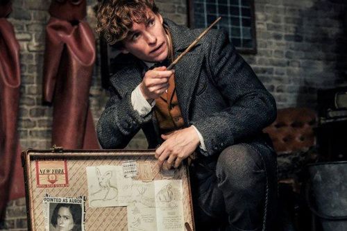 Eddie Redmayne bơi giữa trời đông khi ghi hình