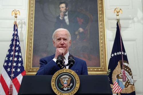 Ông Biden theo bước ông Trump đẩy mạnh 'dùng hàng Mỹ'
