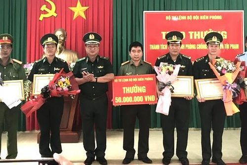 BĐBP trao thưởng các đơn vị phá 3 chuyên án ma túy, buôn lậu lớn