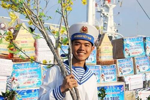 Vững tay súng canh trời, giữ biển