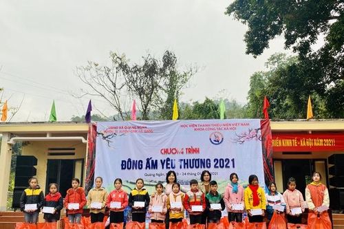 'Đông ấm yêu thương' đến với học sinh xã Quảng Ngần (Vị Xuyên, Hà Giang)